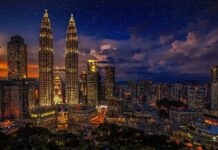 Малайзын аялал: ЭНЭТХЭГИЙН ХЯЗГААРГҮЙ ДАЛАЙН ХАЯНД. Куала Лумпур – Лангкави (8 өдөр) Солонгосоор дамжин явах Малайзи улс, Куала Лумпур хот, Петронас цамхаг үдшийн үзэмж