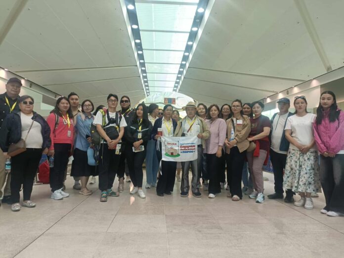 Манай аялагч нар Чингис хаан нисэх буудлаас Тайландын аялалдаа гарах гэж байгаа нь