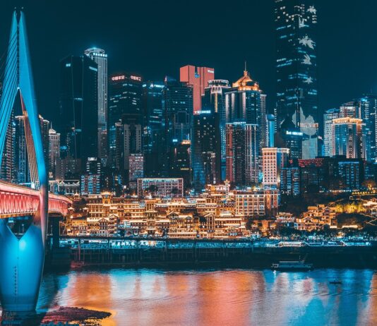 ЧУНЧИН хөтөлбөртэй аялал (9 өдөр) Хөх хотоор дамжиж явах хувилбар Чунчин хотын шөнийн үзэмж